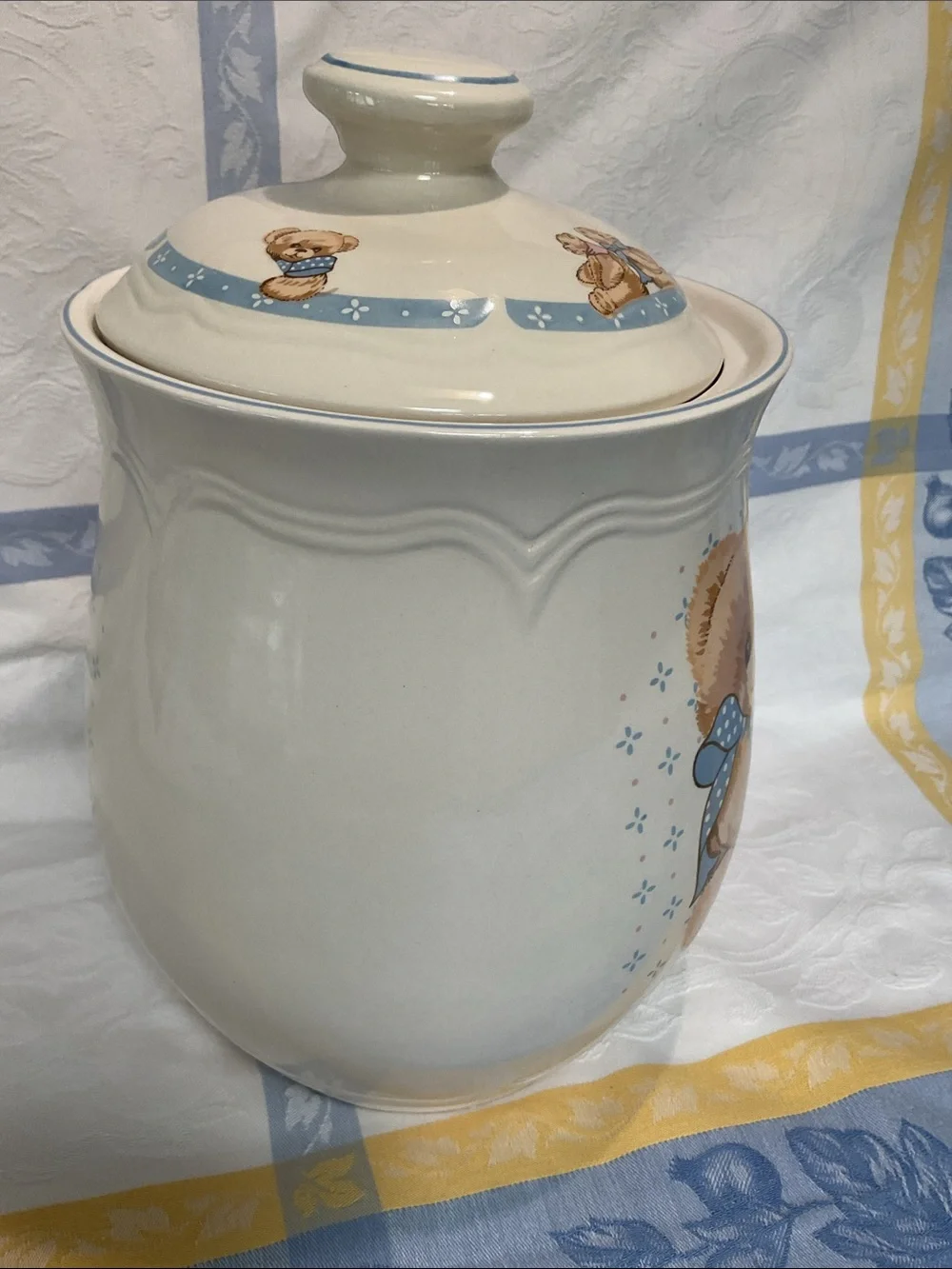 Country Bear 1980’s medium canister. Vintage